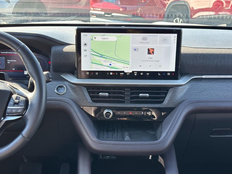 Ford Explorer Vehicle Full-screen Gallery Image 14