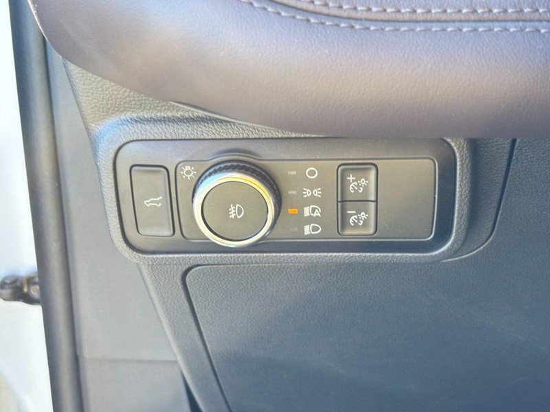 Ford Explorer Vehicle Full-screen Gallery Image 18