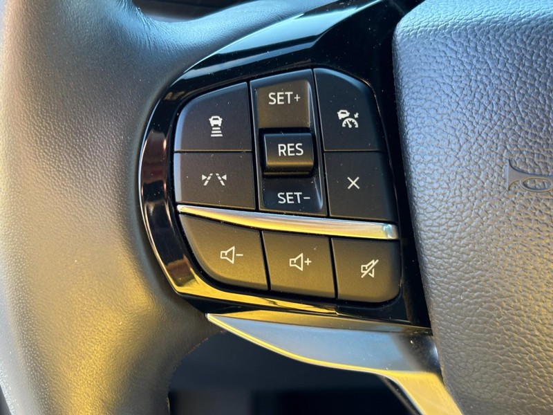 Ford Explorer Vehicle Full-screen Gallery Image 19