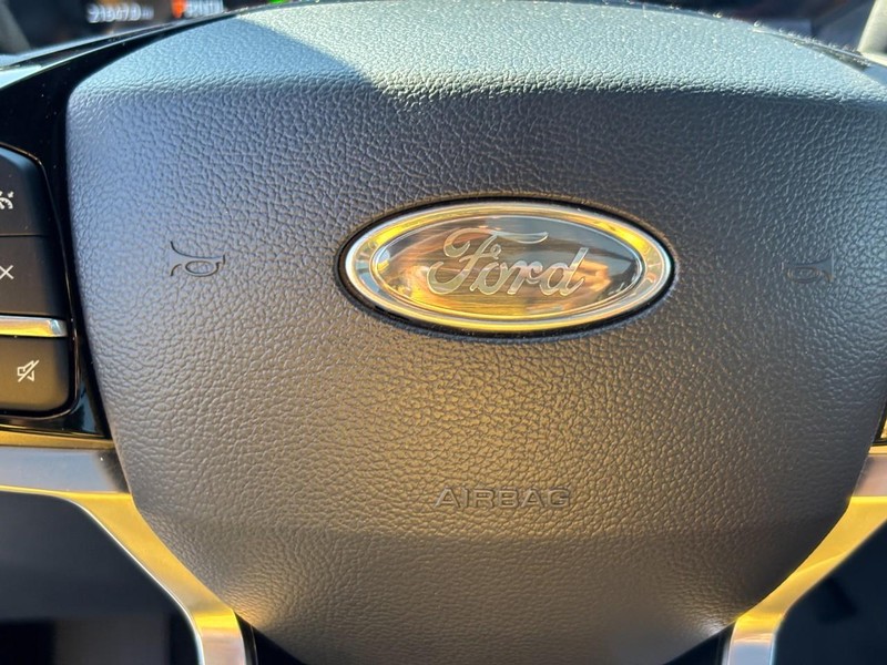 Ford Explorer Vehicle Full-screen Gallery Image 20