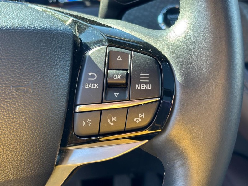 Ford Explorer Vehicle Full-screen Gallery Image 21