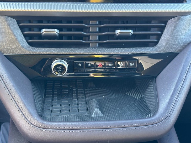 Ford Explorer Vehicle Full-screen Gallery Image 25