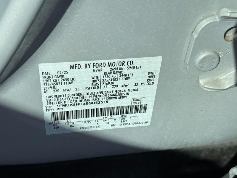 Ford Explorer Vehicle Full-screen Gallery Image 26