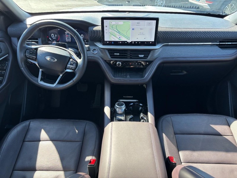 Ford Explorer Vehicle Full-screen Gallery Image 12