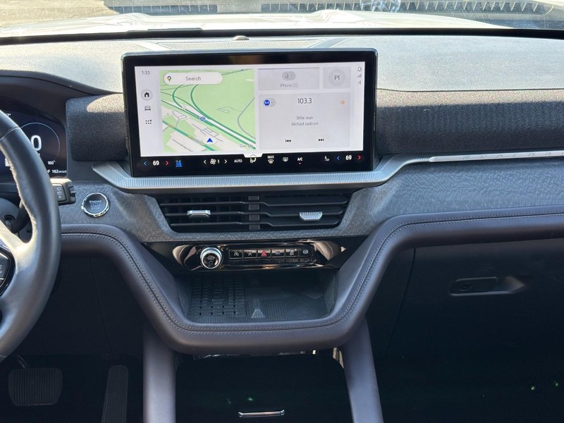 Ford Explorer Vehicle Full-screen Gallery Image 14