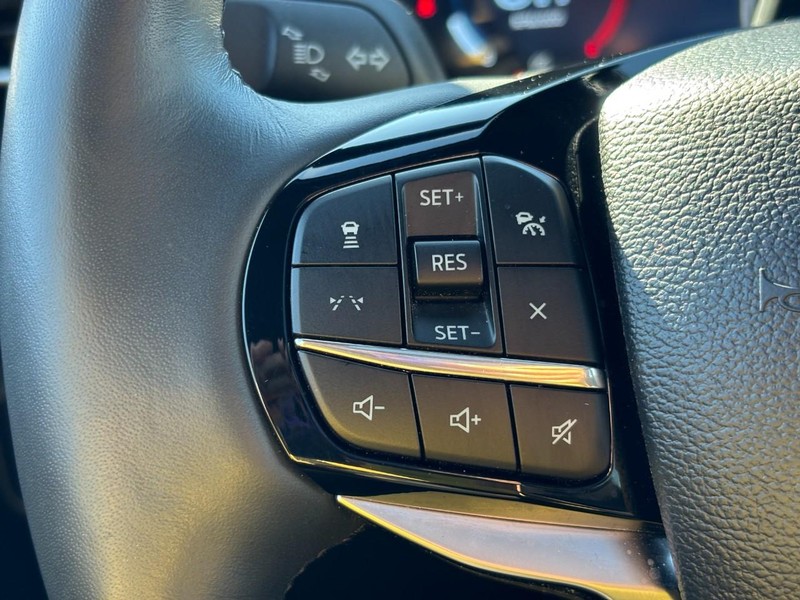 Ford Explorer Vehicle Full-screen Gallery Image 19