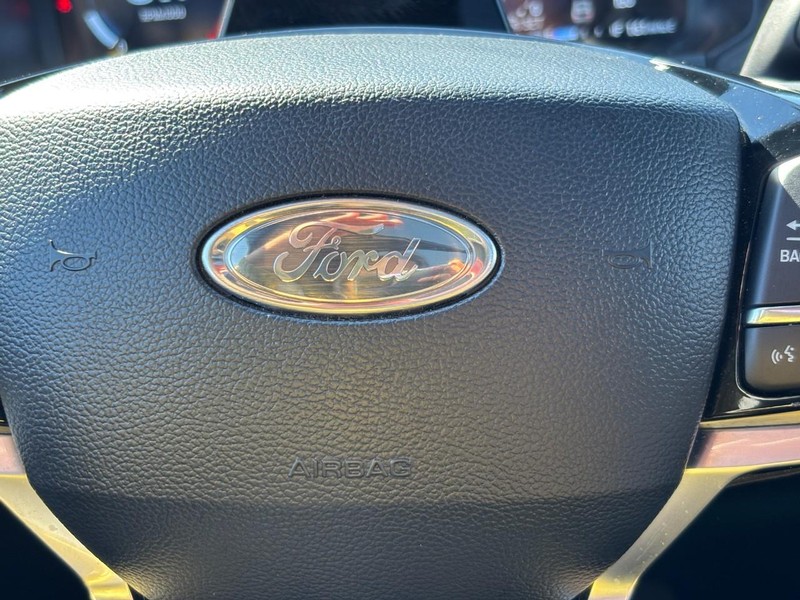 Ford Explorer Vehicle Full-screen Gallery Image 20