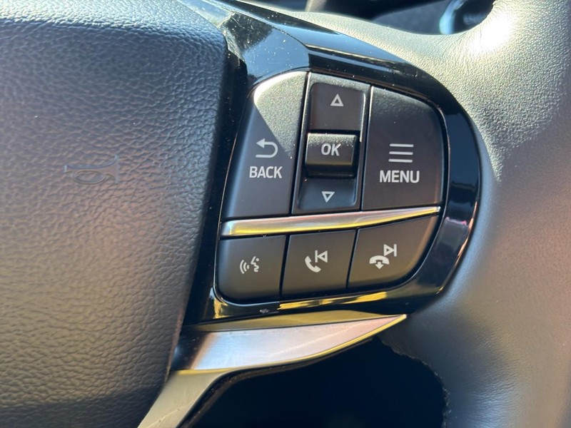 Ford Explorer Vehicle Full-screen Gallery Image 21