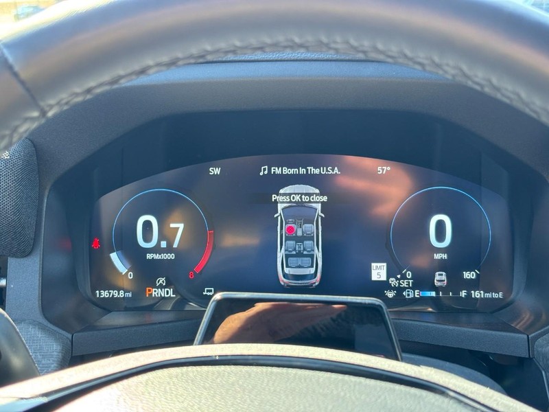 Ford Explorer Vehicle Full-screen Gallery Image 22