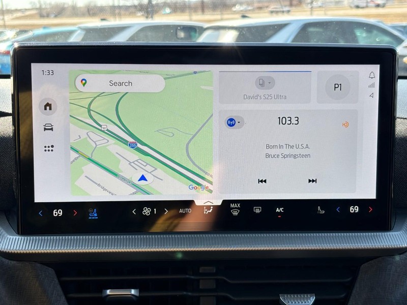 Ford Explorer Vehicle Full-screen Gallery Image 23