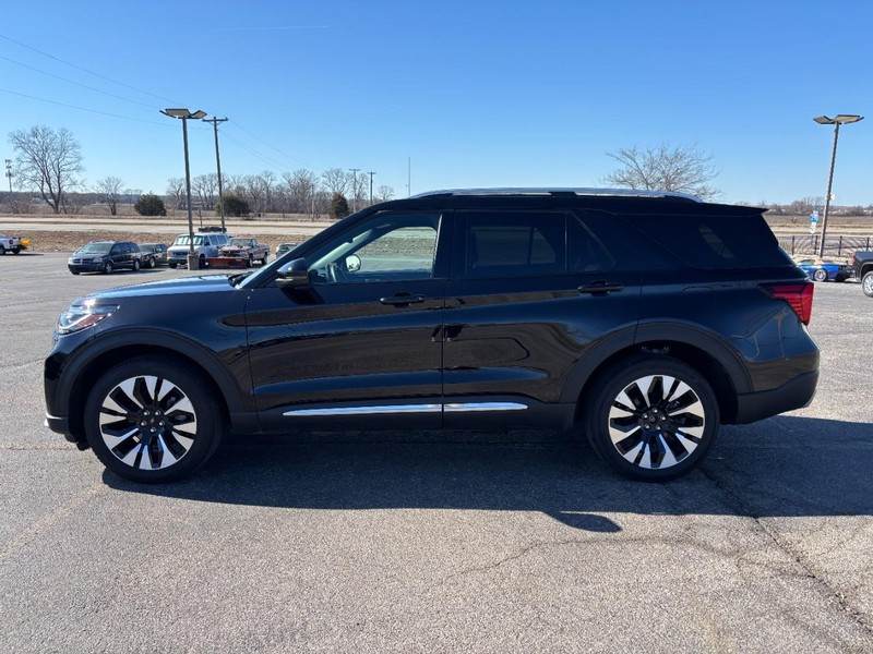 Ford Explorer Vehicle Full-screen Gallery Image 2