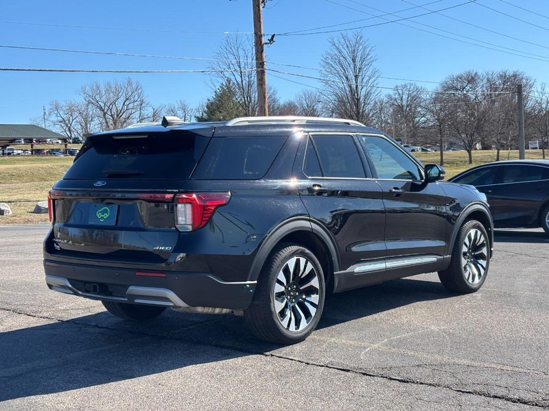 Ford Explorer Vehicle Full-screen Gallery Image 5