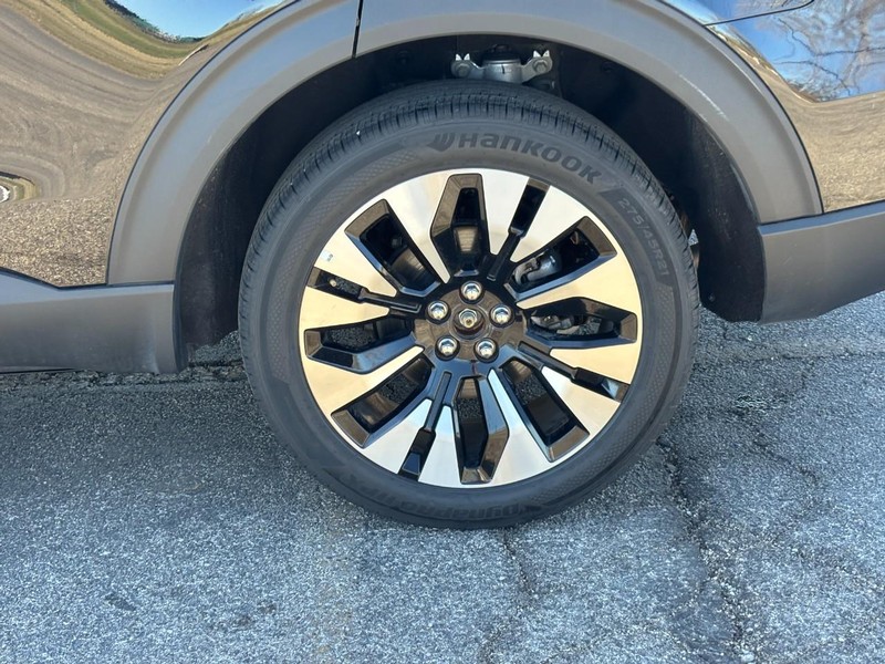 Ford Explorer Vehicle Full-screen Gallery Image 9