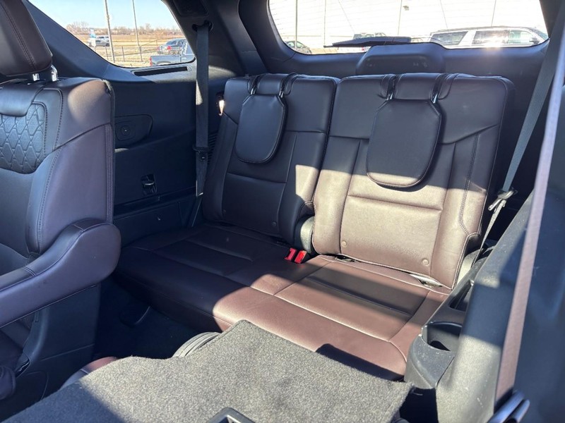 Ford Explorer Vehicle Full-screen Gallery Image 10