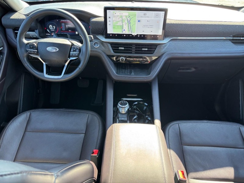 Ford Explorer Vehicle Full-screen Gallery Image 12