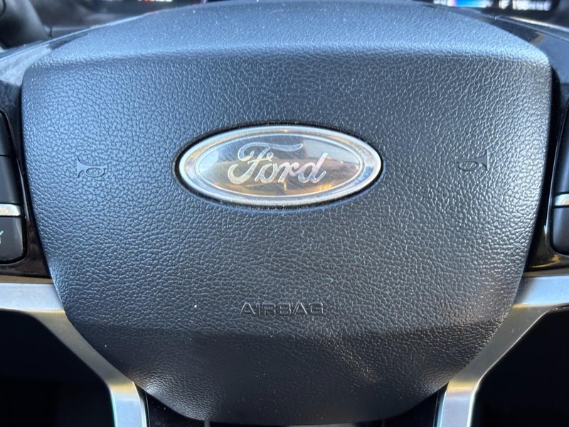 Ford Explorer Vehicle Full-screen Gallery Image 19