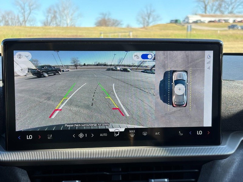 Ford Explorer Vehicle Full-screen Gallery Image 22