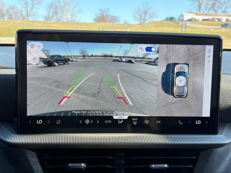 Ford Explorer Vehicle Full-screen Gallery Image 24