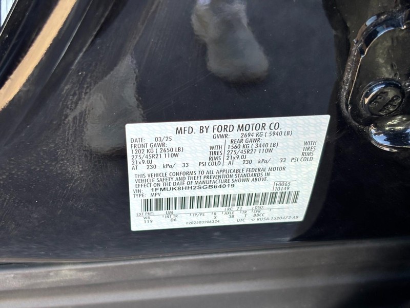 Ford Explorer Vehicle Full-screen Gallery Image 26