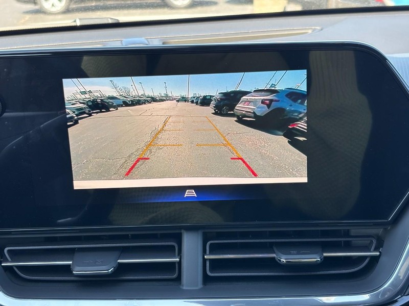 Chevrolet Trax Vehicle Full-screen Gallery Image 16