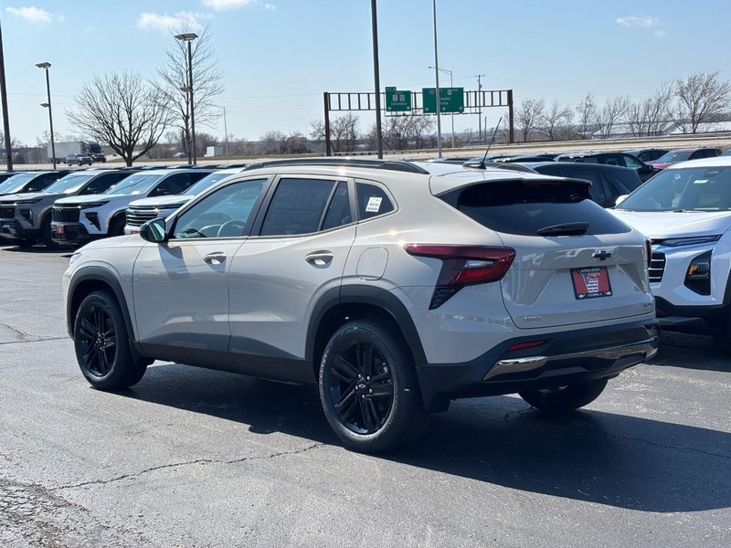 Chevrolet Trax Vehicle Full-screen Gallery Image 3
