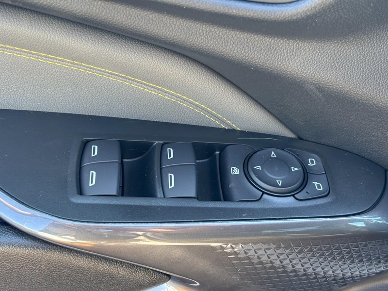 Chevrolet Trax Vehicle Full-screen Gallery Image 11