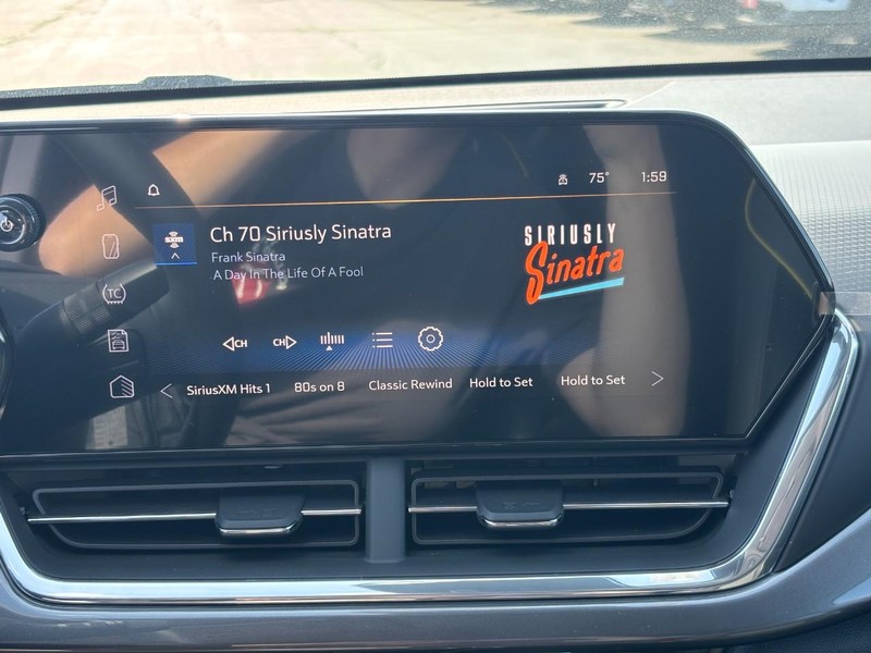 Chevrolet Trax Vehicle Full-screen Gallery Image 15