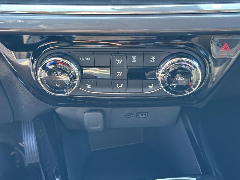 Chevrolet Trax Vehicle Full-screen Gallery Image 17