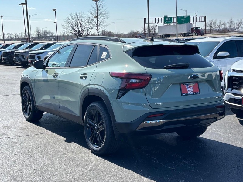 Chevrolet Trax Vehicle Full-screen Gallery Image 3