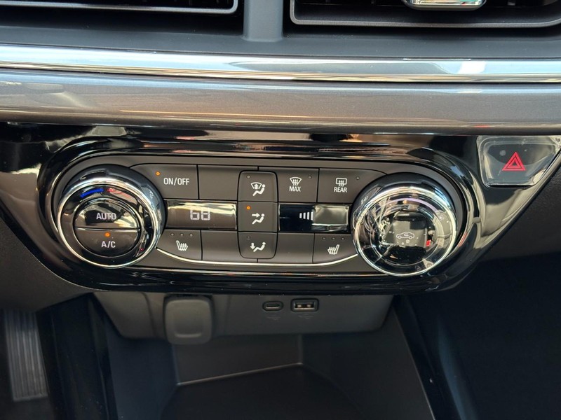 Chevrolet Trax Vehicle Full-screen Gallery Image 17