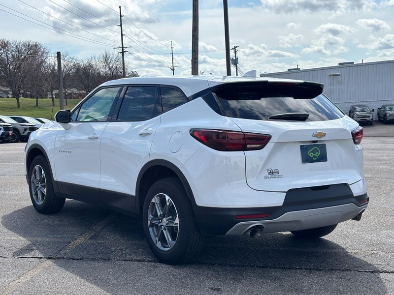 Chevrolet Blazer Vehicle Full-screen Gallery Image 03