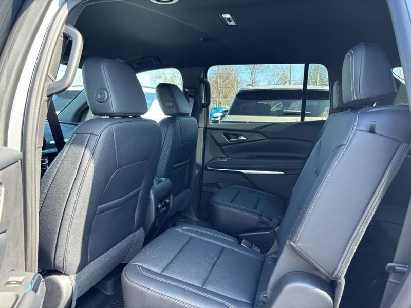 Chevrolet Traverse Vehicle Full-screen Gallery Image 6