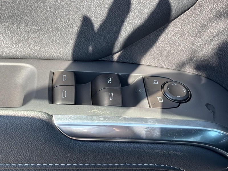 Chevrolet Traverse Vehicle Full-screen Gallery Image 12