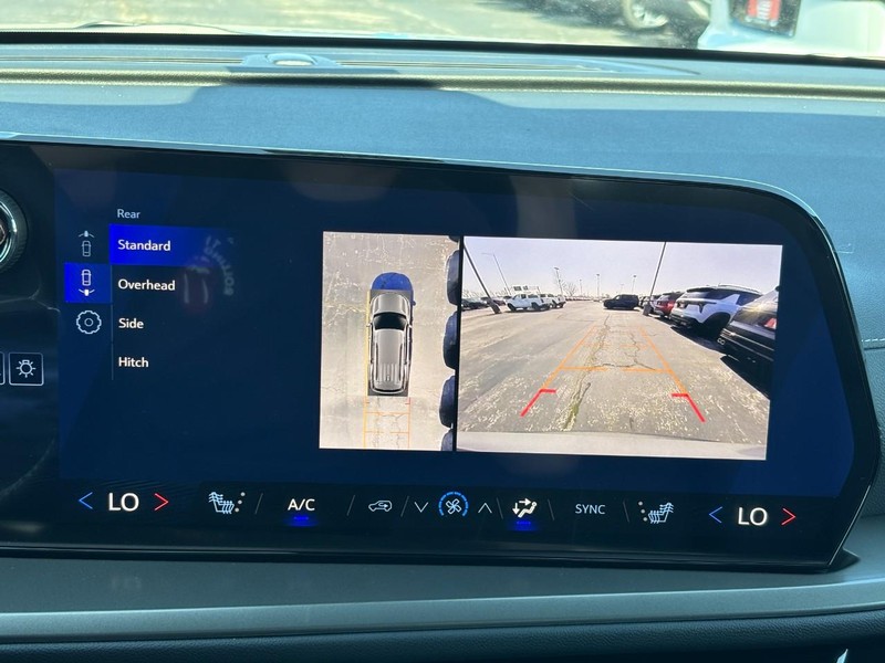 Chevrolet Traverse Vehicle Full-screen Gallery Image 18