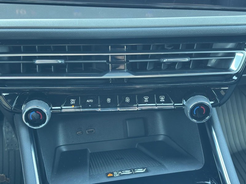 Chevrolet Traverse Vehicle Full-screen Gallery Image 19