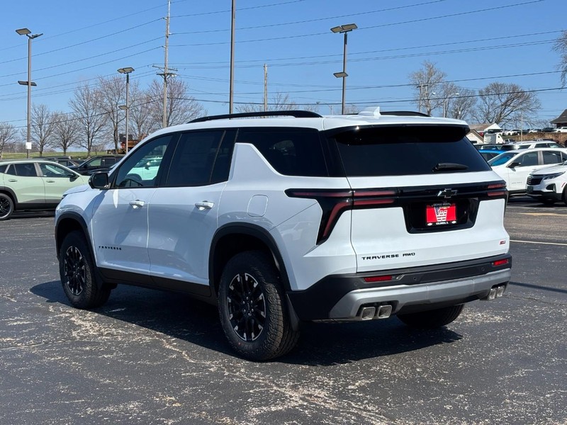 Chevrolet Traverse Vehicle Full-screen Gallery Image 3
