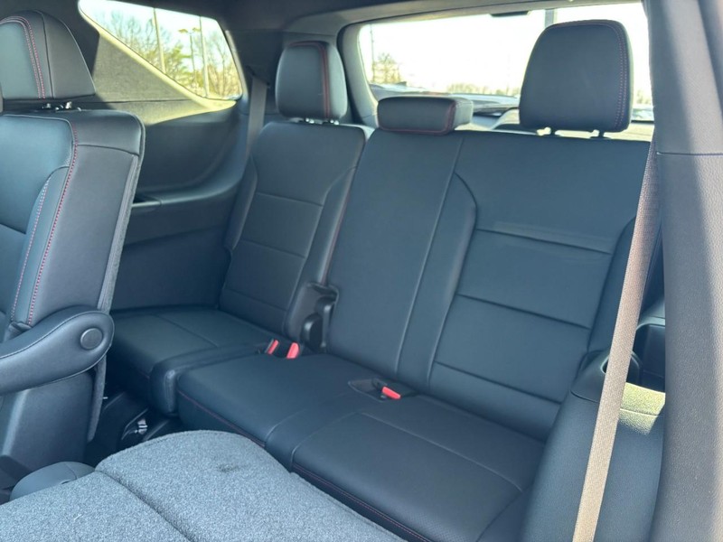 Chevrolet Traverse Vehicle Full-screen Gallery Image 5