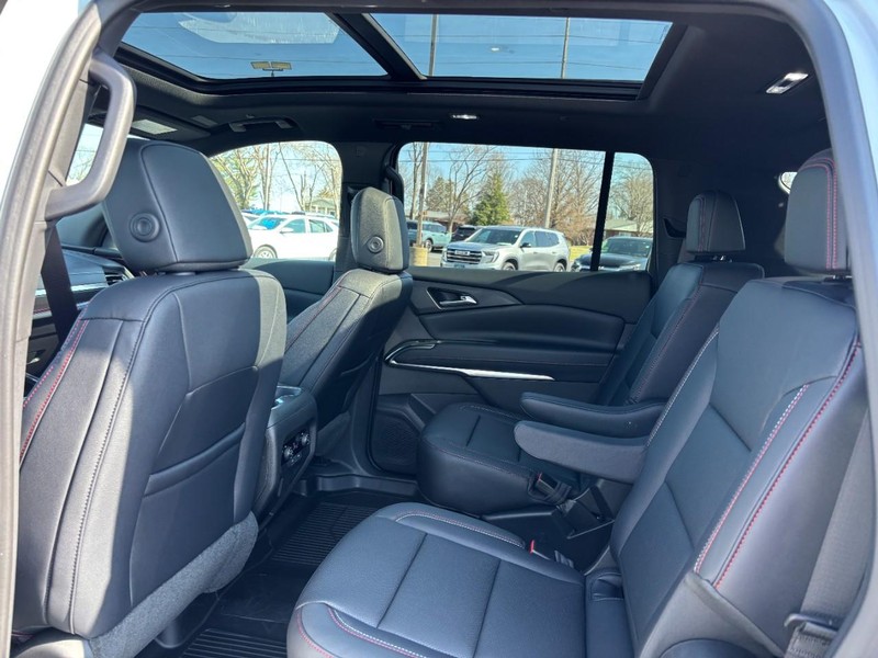 Chevrolet Traverse Vehicle Full-screen Gallery Image 6