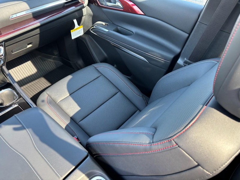 Chevrolet Traverse Vehicle Full-screen Gallery Image 10