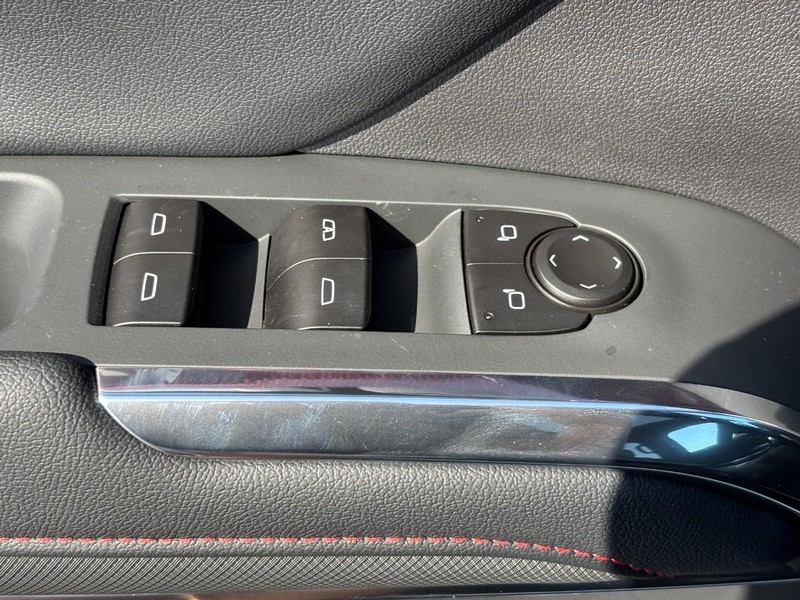 Chevrolet Traverse Vehicle Full-screen Gallery Image 12