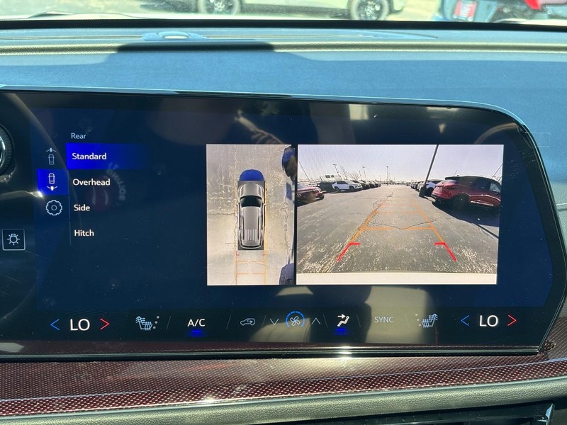 Chevrolet Traverse Vehicle Full-screen Gallery Image 18