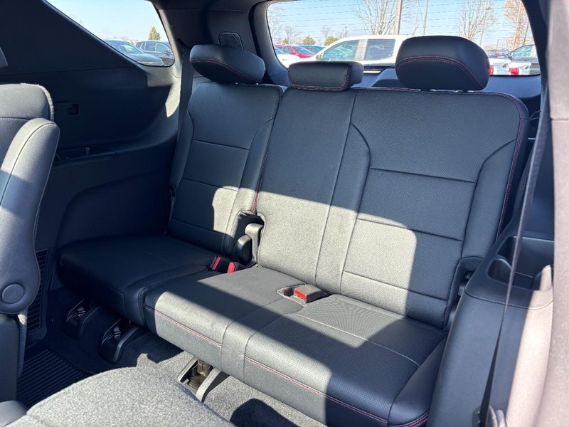 Chevrolet Traverse Vehicle Full-screen Gallery Image 5