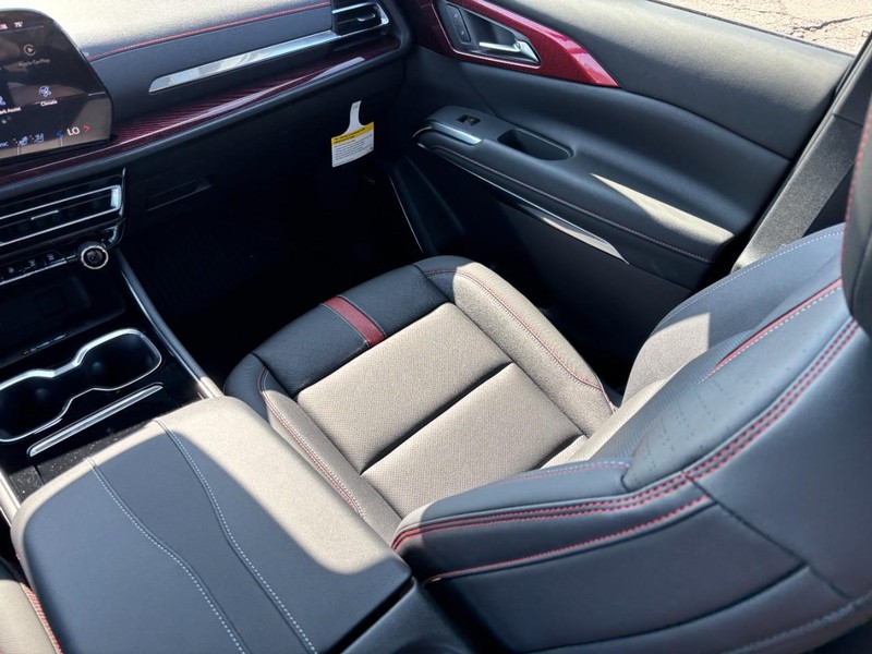 Chevrolet Traverse Vehicle Full-screen Gallery Image 10