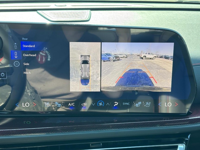 Chevrolet Traverse Vehicle Full-screen Gallery Image 18