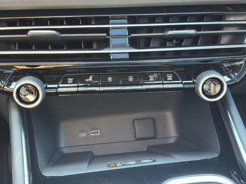 Chevrolet Traverse Vehicle Full-screen Gallery Image 19