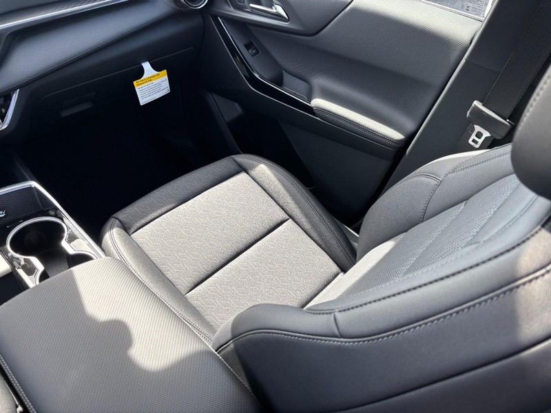 Chevrolet Equinox Vehicle Full-screen Gallery Image 9