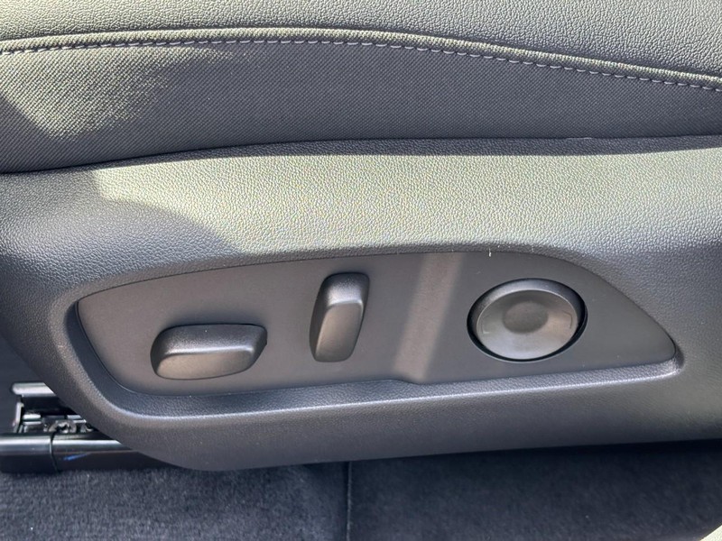 Chevrolet Equinox Vehicle Full-screen Gallery Image 10