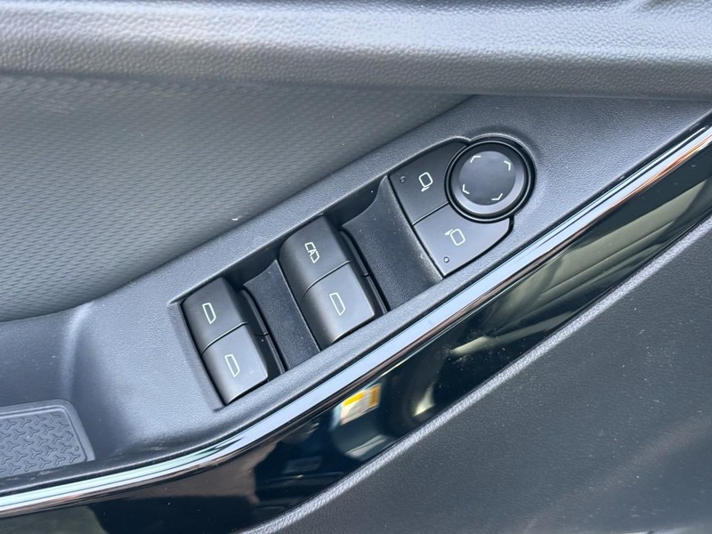 Chevrolet Equinox Vehicle Full-screen Gallery Image 11