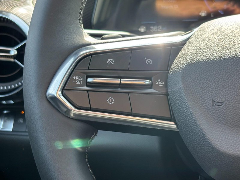 Chevrolet Equinox Vehicle Full-screen Gallery Image 12