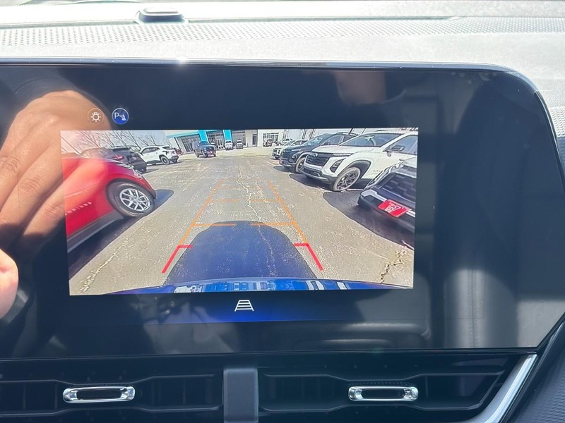 Chevrolet Equinox Vehicle Full-screen Gallery Image 16